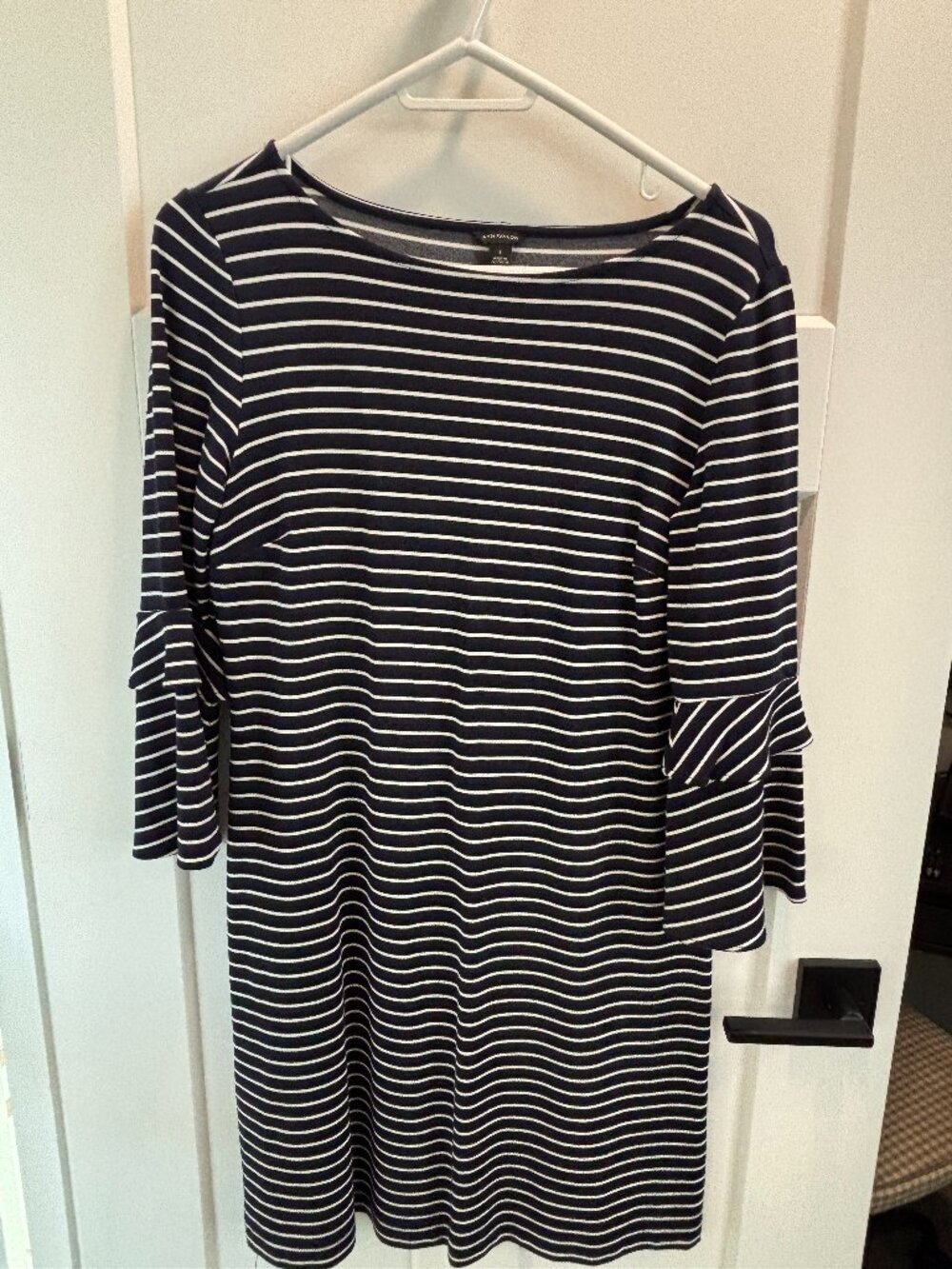 Cute Anne Taylor dress with bell sleeves - Sz 6